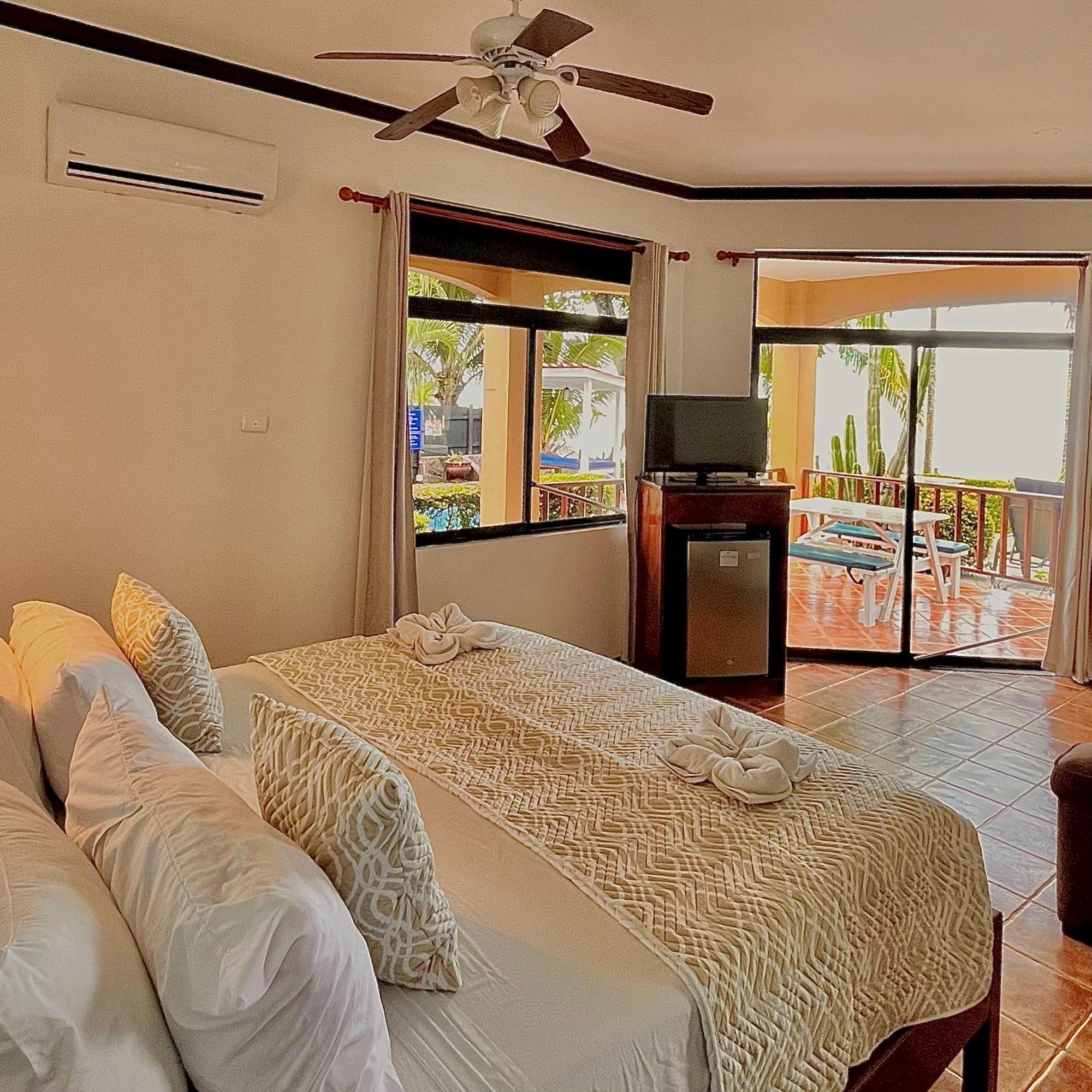 The Backyard Beachfront Hotel Jacó Екстериор снимка