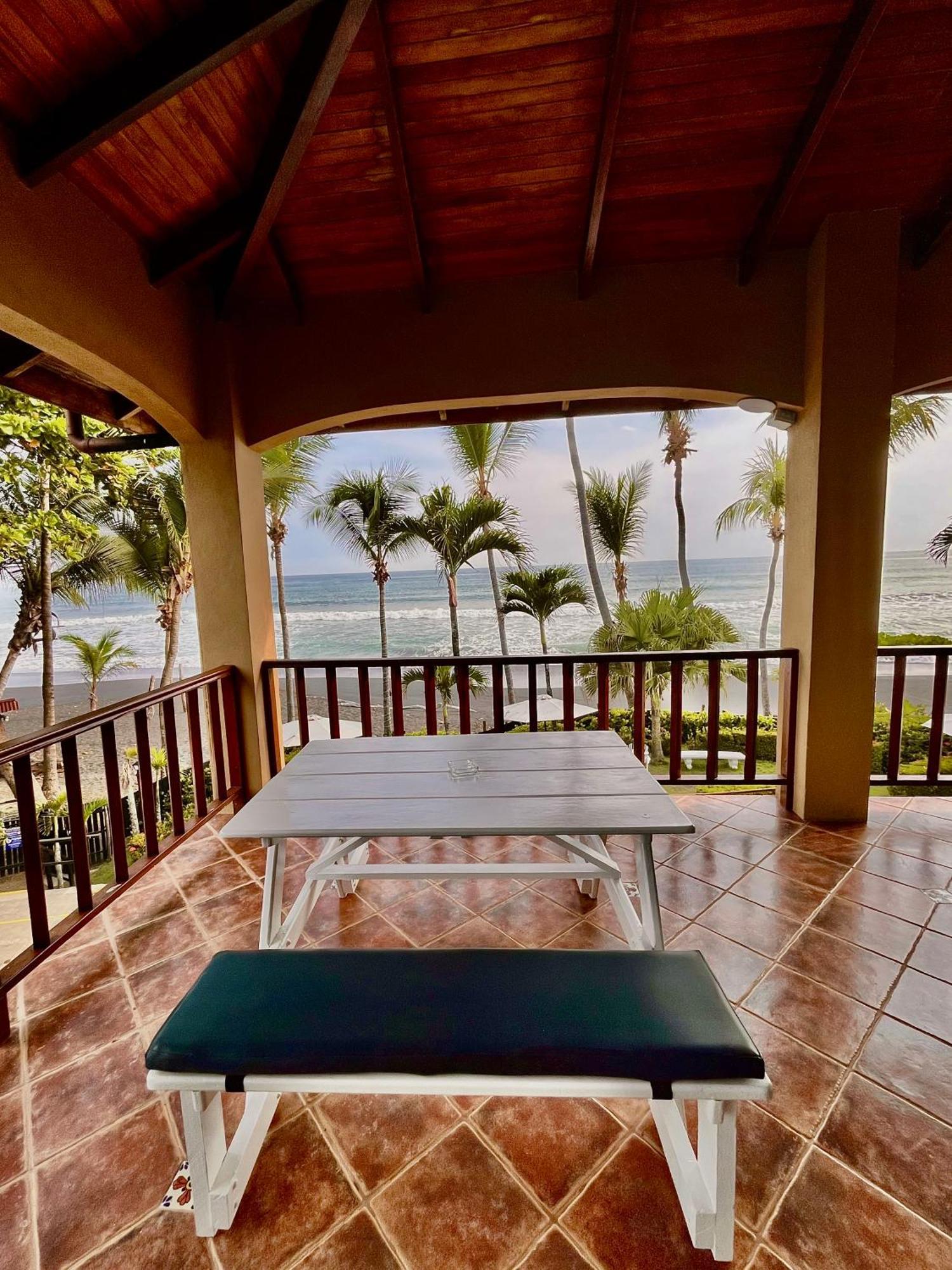 The Backyard Beachfront Hotel Jacó Екстериор снимка