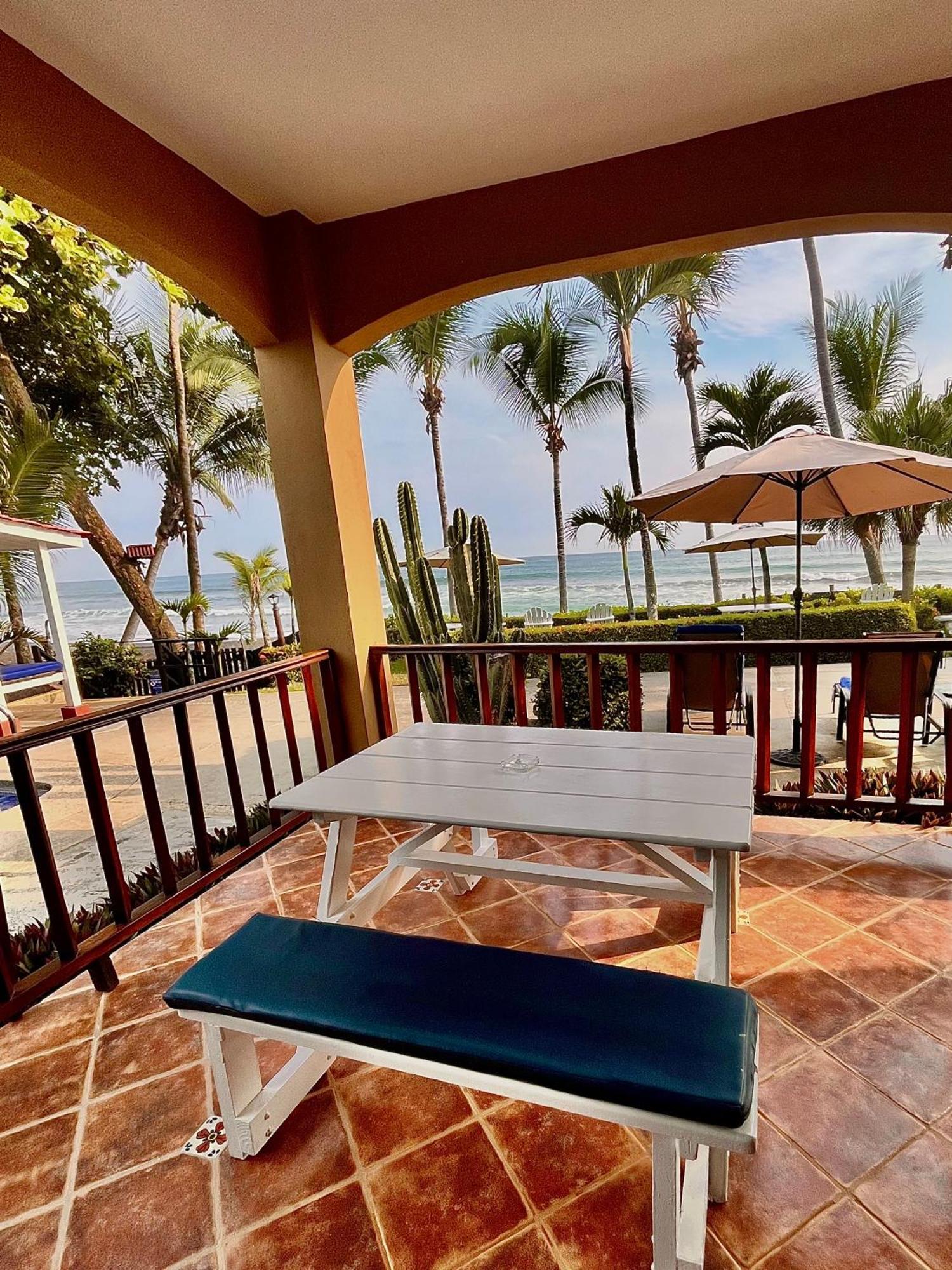 The Backyard Beachfront Hotel Jacó Екстериор снимка