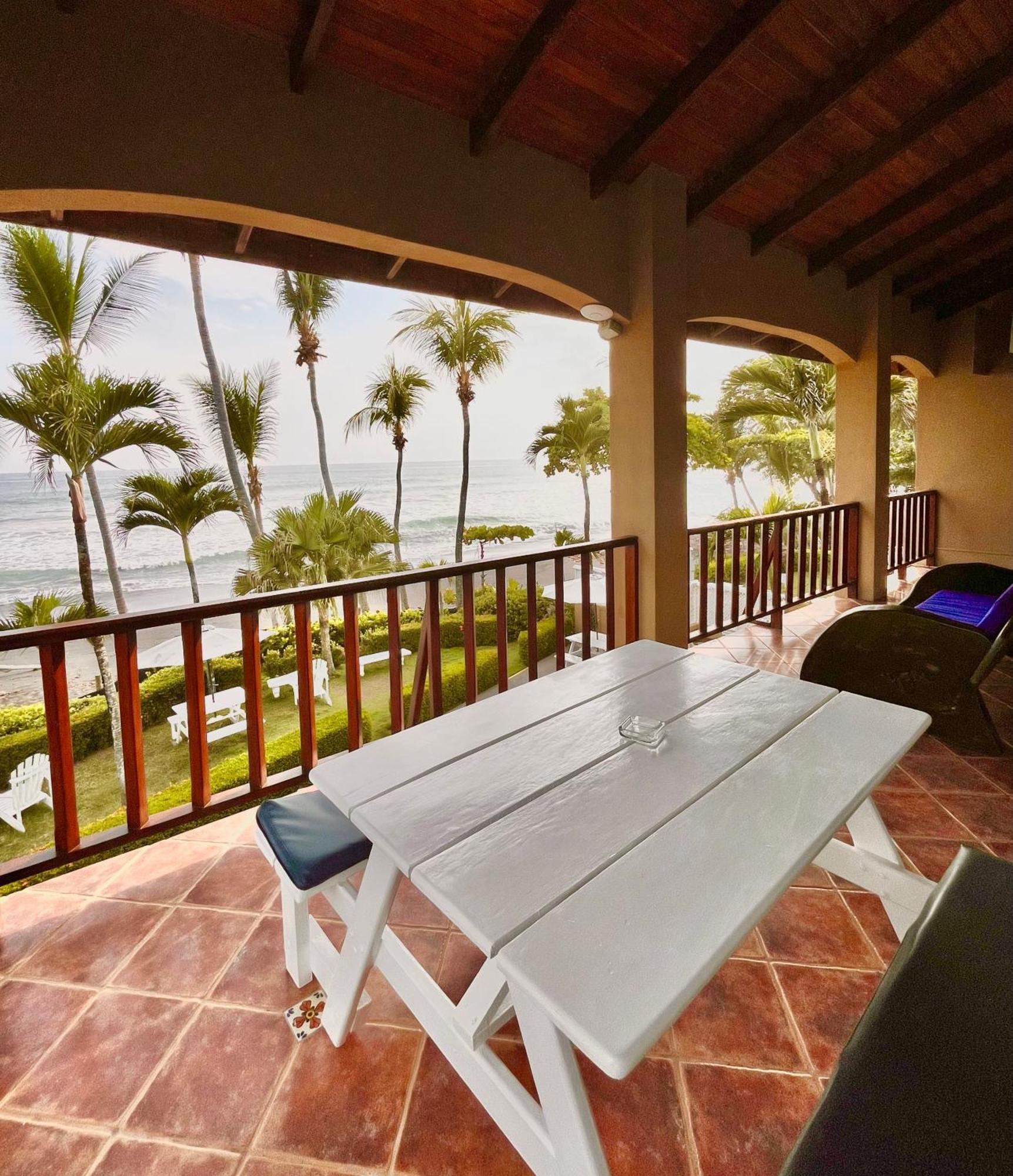 The Backyard Beachfront Hotel Jacó Екстериор снимка